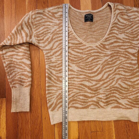 Abercrombie & Fitch Scoop Neck Zebra Print Sweater, Camel & Cream Cozy Knit Sz M - Picture 8 of 10